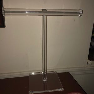 Jewelry hanger available